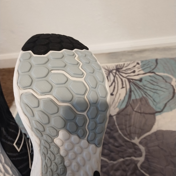 New Balance Shoes Womens US size10.5Fresh Foam 1080 Running Sneakers Knit LowTop - Picture 9 of 16